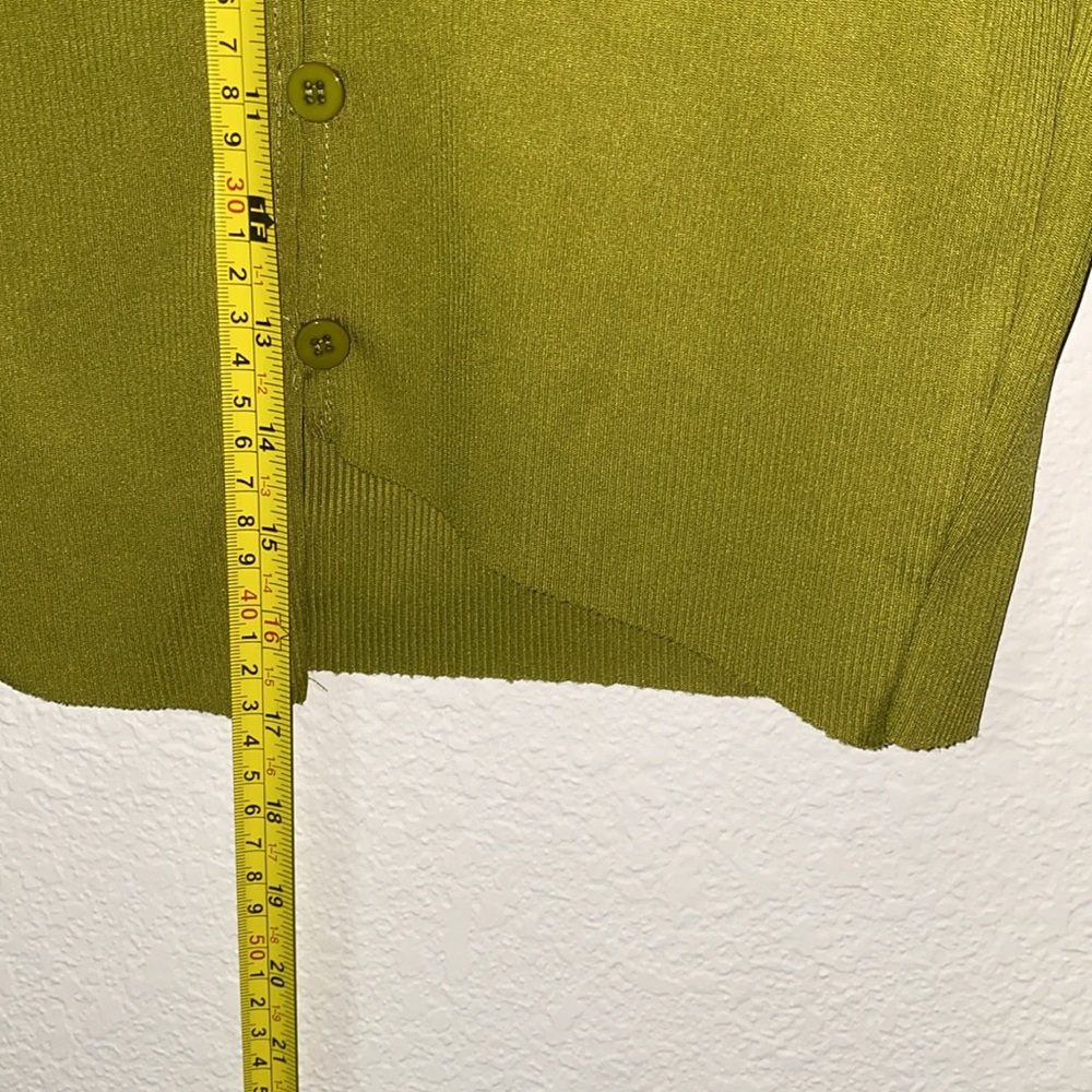 🌵Olive Green Button-Up Women's Top with high-low like front! - Picture 9 of 10